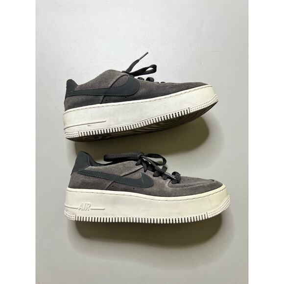 Nike Air Force 1 Sage Low Women’s Sz 6.5 AR5339-001 gray Suede Platform Sneakers - Picture 6 of 11